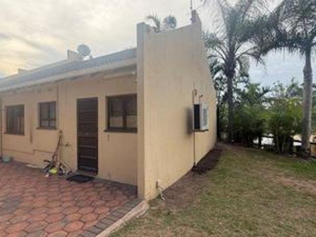 Townhouse for rent in Queensburgh, Kwazulu-natal