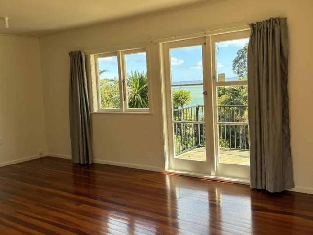 Apartment for rent in Beach Haven, Kaipātiki