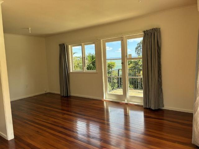 Apartment for rent in Beach Haven, Kaipātiki