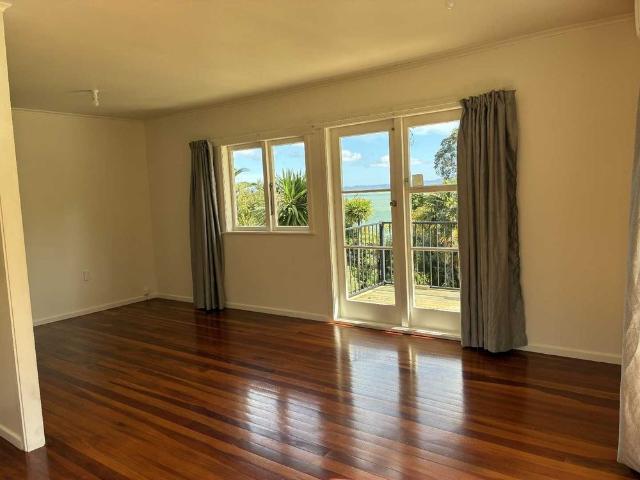 Apartment for rent in Beach Haven, Kaipātiki