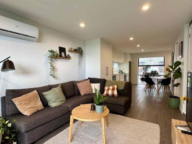 Townhouse for rent in Paremoremo