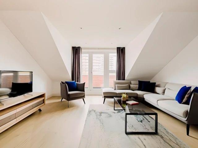 Apartment for rent in Lower Halliford, Surrey