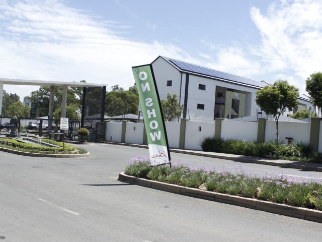 Apartment for rent in Rosedene, City of Ekurhuleni Metropolitan Municipality