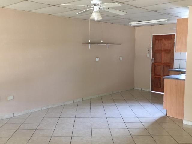 Apartment for rent in Rustenburg Oos Einde, Rustenburg Local Municipality