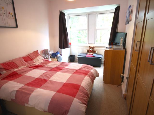 Apartment for rent in Hammerfield, Pouchen End