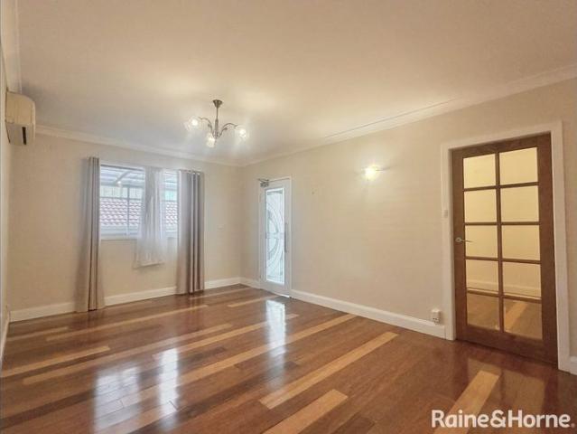 House for rent in Wollongong West, New South Wales