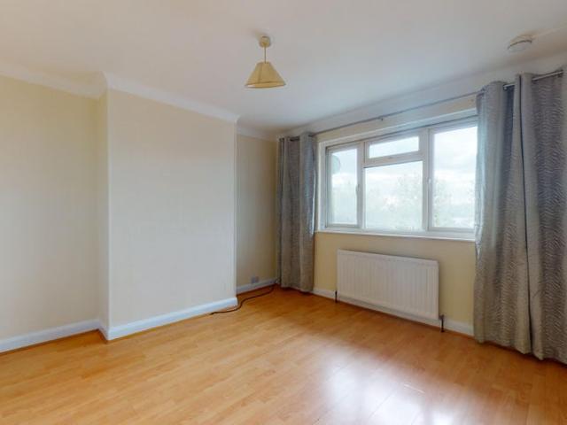 Apartment for rent in London Borough of Ealing, Park Royal