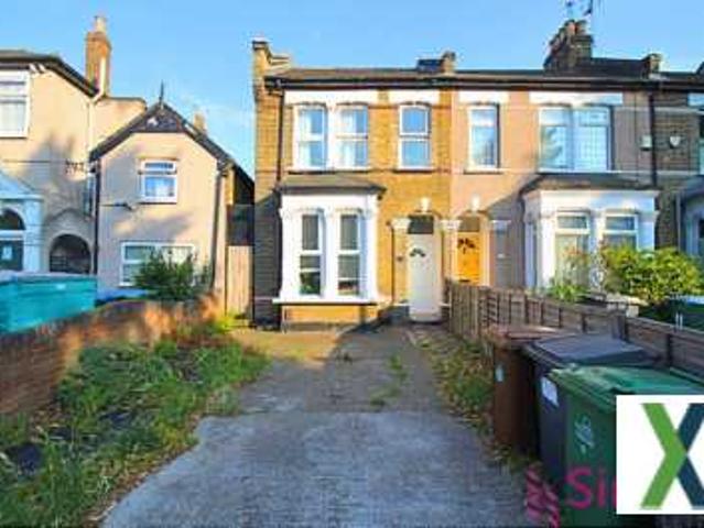 Flat for sale in Leytonstone