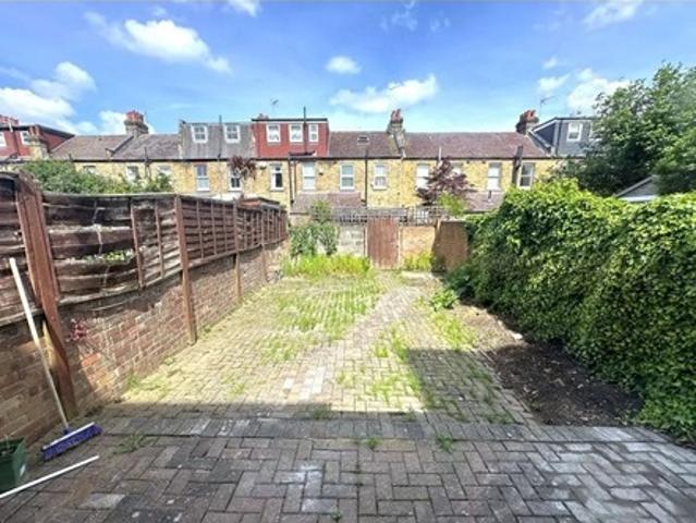Apartment for rent in London Borough of Ealing, Hanwell