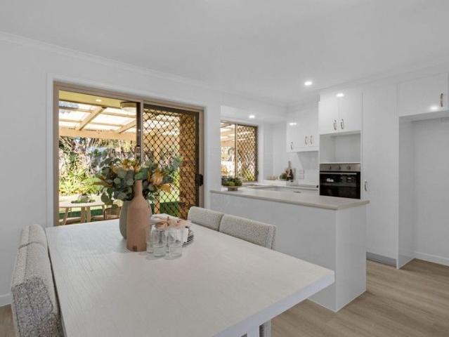 Villa for sale in Ashmore City, Queensland