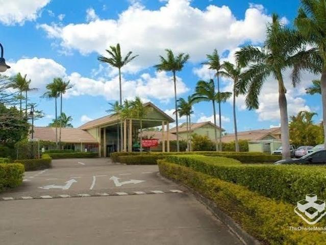 Townhouse for rent in Mermaid Waters, Gold Coast City