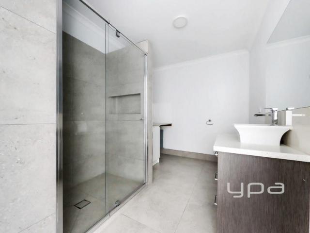 Townhouse for rent in Greenvale, Victoria