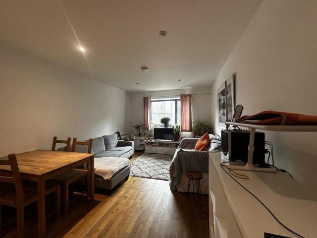 Apartment for rent in Cann Hall, Greater London