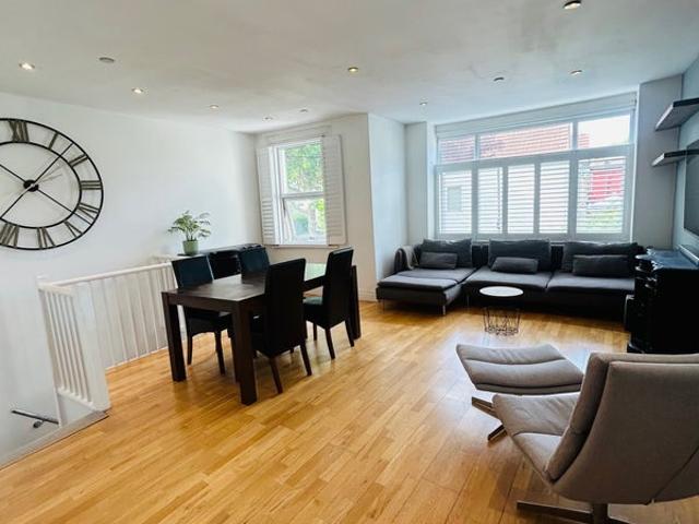 Apartment for rent in London Borough of Merton, Raynes Park