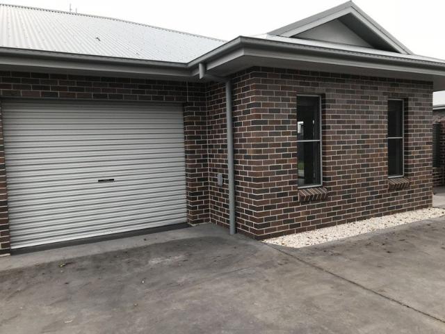 Townhouse for rent in Piallamore, New South Wales