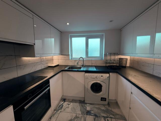 Apartment for rent in Loxford, Greater London