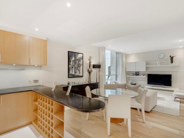 Apartment for rent in Coombe Hill, Tewkesbury