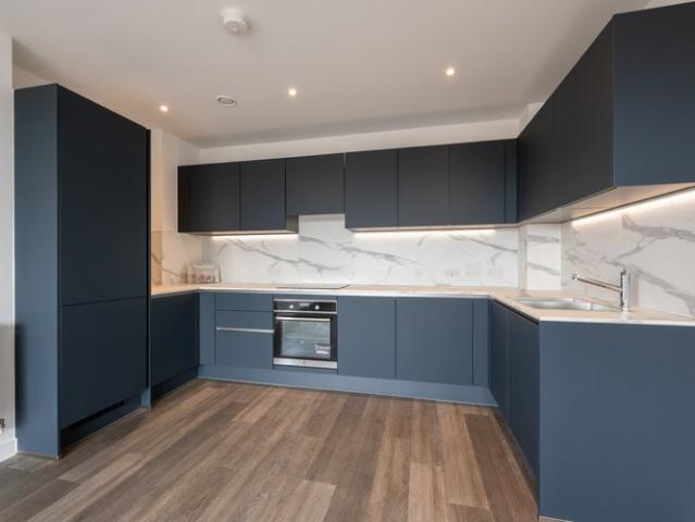 Flat for sale in London Borough of Ealing, Park Royal
