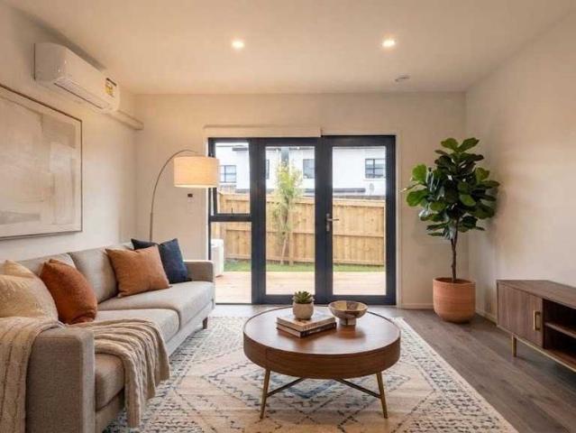 Townhouse for rent in Westgate, Henderson-Massey