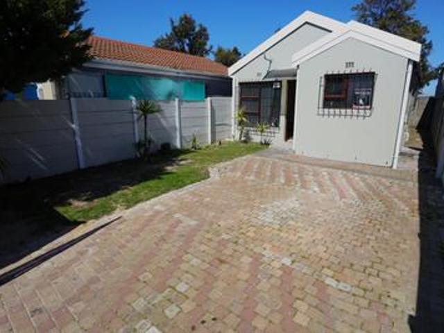 Townhouse for sale in Kraaifontein