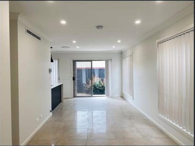 Townhouse for rent in Sydney, New South Wales