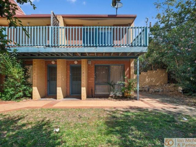 Townhouse for rent in Crestwood, Queanbeyan