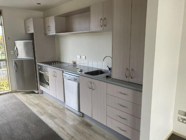 Townhouse for rent in Edgeware, Linwood-Central-Heathcote Community