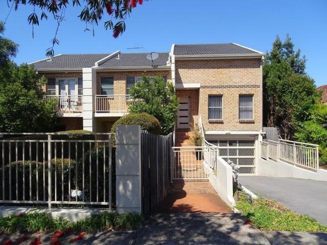 Townhouse for rent in Sydney, New South Wales
