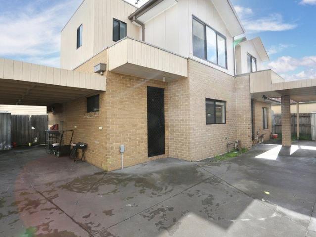 Townhouse for rent in Hadfield, Melbourne