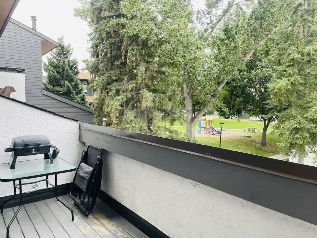 Townhouse for rent in Oakridge, Calgary