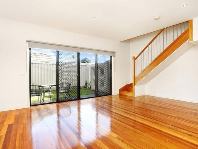 Townhouse for rent in Hadfield, Melbourne