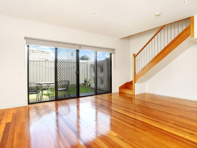 Townhouse for rent in Hadfield, Melbourne