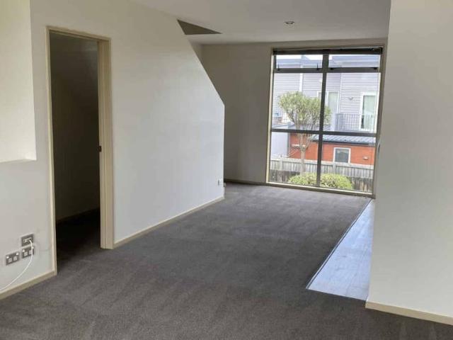 Townhouse for rent in Edgeware, Linwood-Central-Heathcote Community