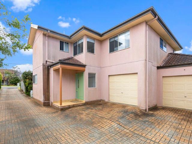 Townhouse for rent in Blue Bay, New South Wales