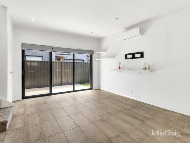 Townhouse for rent in Hadfield, Melbourne