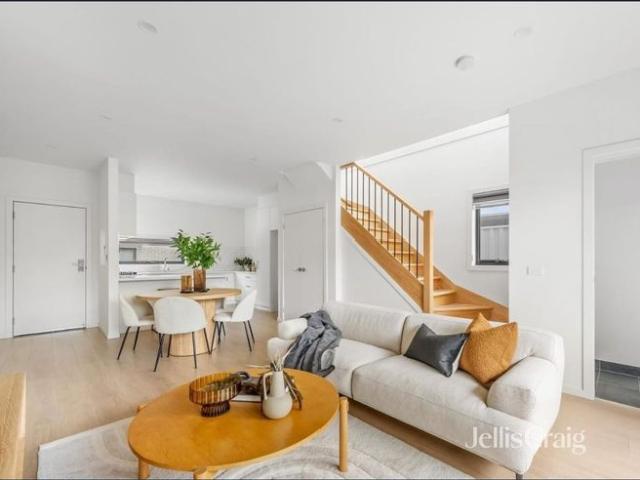 Townhouse for rent in Hadfield, Melbourne