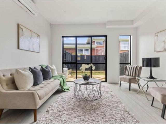 Townhouse for rent in Pahurehure, Papakura