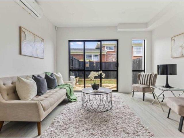 Townhouse for rent in Pahurehure, Papakura