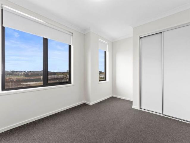 Townhouse for rent in The Grove, Melbourne