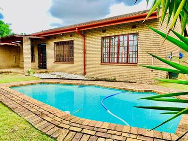 Townhouse for sale in Pinetown, eThekwini Metropolitan Municipality