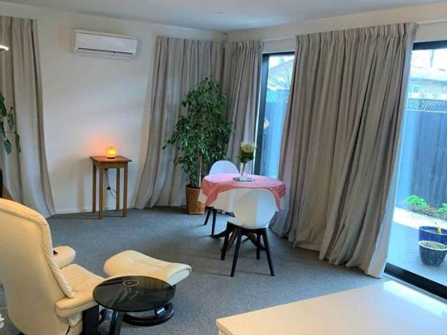 Townhouse for rent in Chaslands, Canterbury