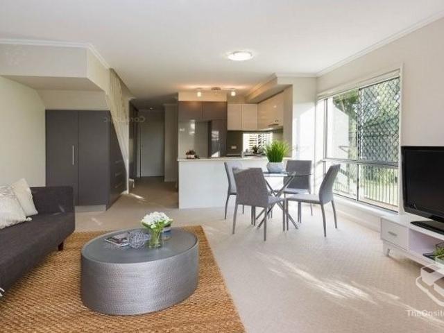 Townhouse for rent in Toombul, Queensland