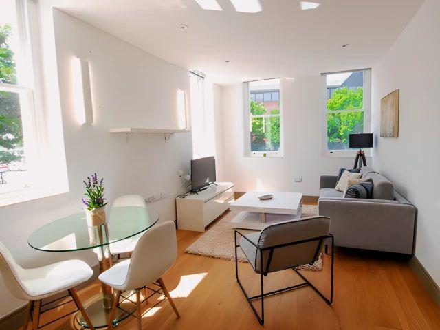 Apartment for rent in Strand-on-the-Green, Greater London
