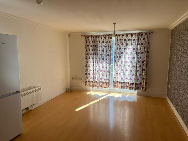 Room for rent in Roding Riverside, Greater London