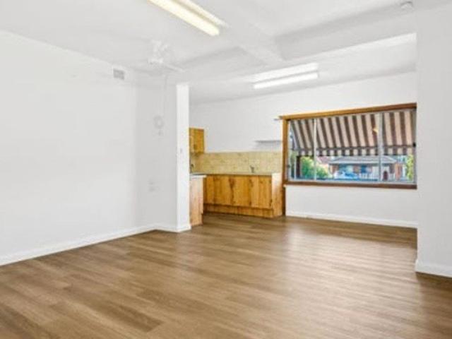 Apartment for rent in Lake Heights, Wollongong City Council