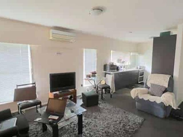Apartment for rent in Chaslands, Canterbury