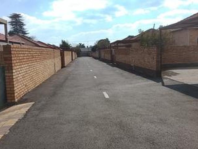 Townhouse for sale in Mohlakeng, Gauteng