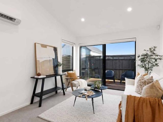 Townhouse for rent in Bryndwr, Canterbury
