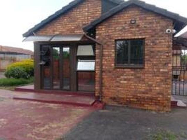 House for rent in Waterkloof, Gauteng