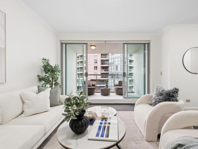 Apartment for sale in Lower North Shore, Sydney